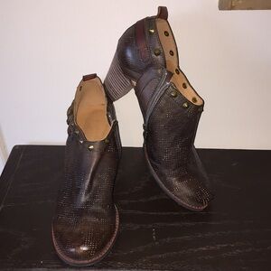 Bundle Discount! 🔥 
Brown Leather Booties